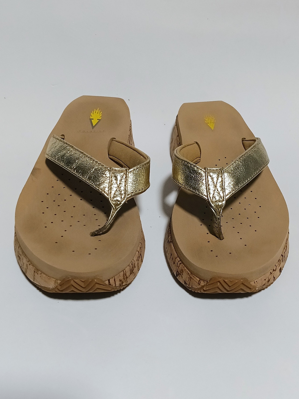 Volatile Womens Metallic Gold Cork Platform Flip Flop Sandals Size 7